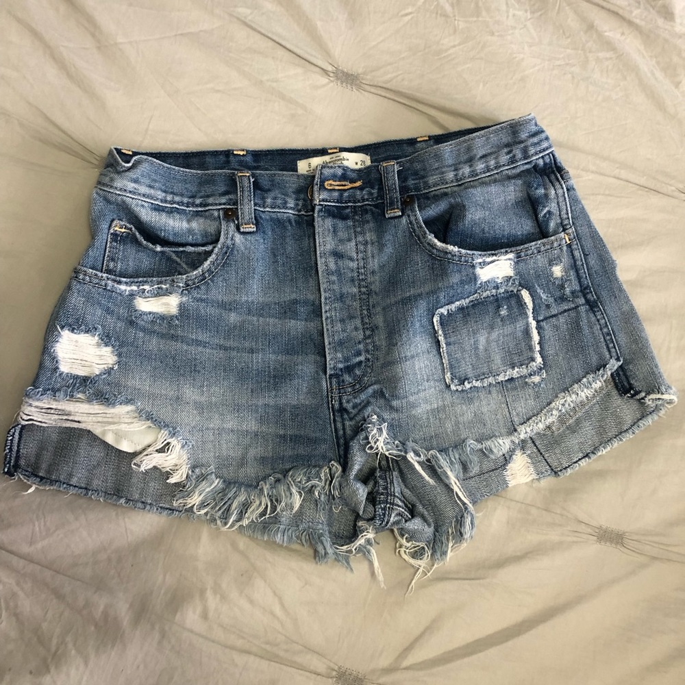 ❌SOLD❌Abercrombie & Fitch Distressed Jean Shorts